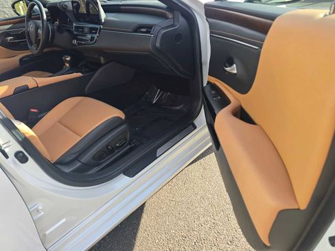 Used 2025 Lexus ES 350 w/ Premium Package image 10