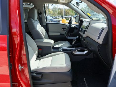 Certified 2025 Nissan Frontier SV image 8