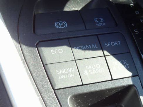 Used 2025 Toyota RAV4 XLE image 17