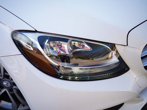 Used 2017 Mercedes-Benz C 300 Sedan image 7