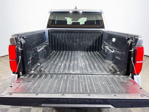 Certified 2025 Toyota Tacoma TRD Off-Road AWD/4WD image 21