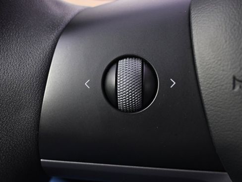 Used 2022 Tesla Model Y Long Range image 31