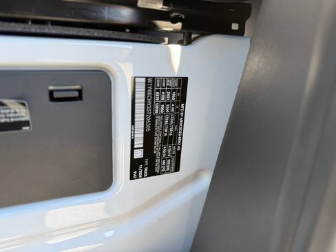 Used 2025 Mercedes-Benz Sprinter 2500 image 31