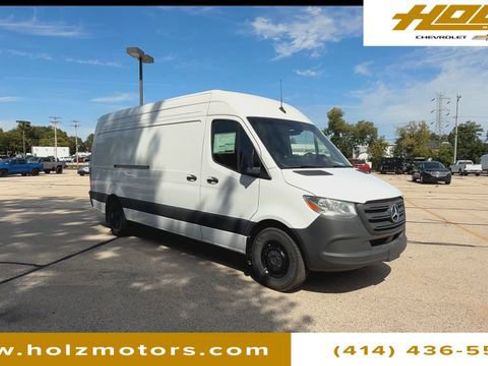Used 2025 Mercedes-Benz Sprinter 2500 image 2