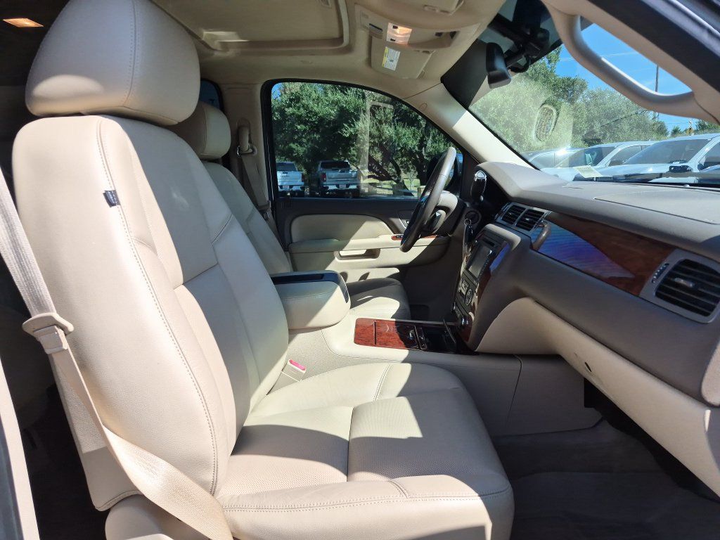 Used 2013 Chevrolet Tahoe LTZ RWD image 40