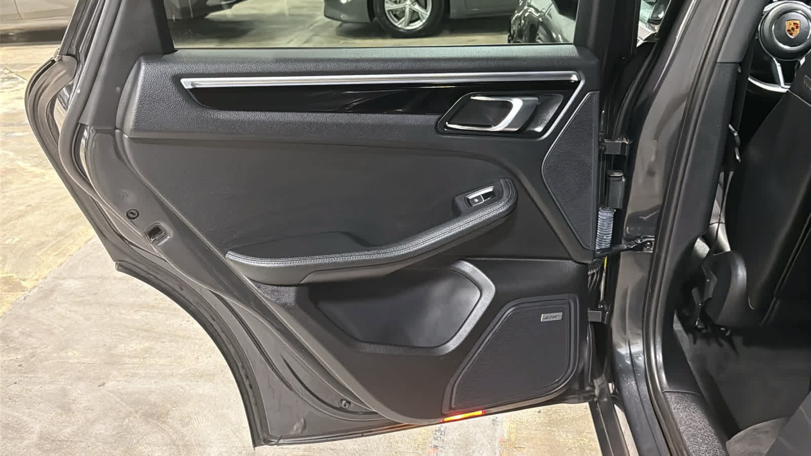 Used 2021 Porsche Macan AWD/4WD image 23