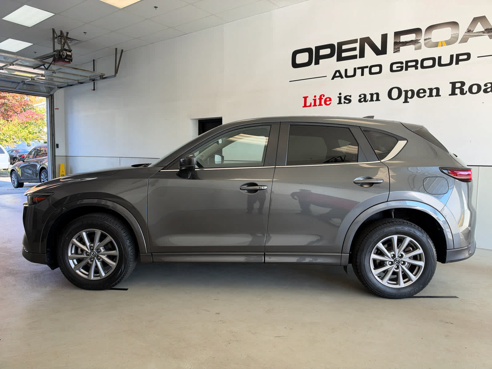 Used 2024 MAZDA CX-5 AWD 2.5 S w/ Select Package image 3