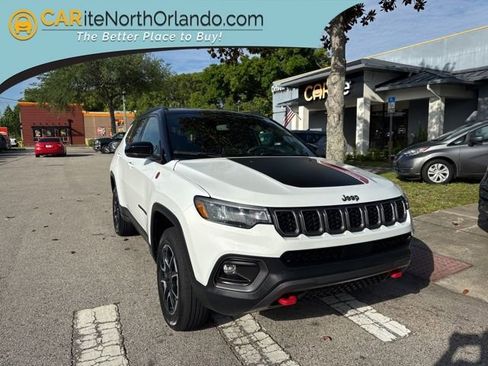 Used 2025 Jeep Compass Trailhawk AWD/4WD image 1