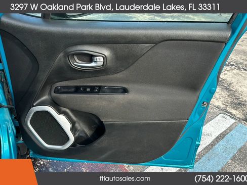 Used 2021 Jeep Renegade Latitude image 40