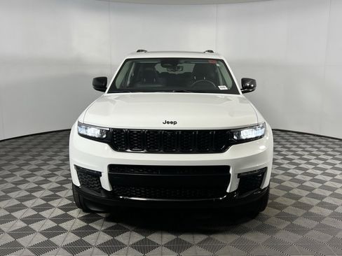 Used 2023 Jeep Grand Cherokee L Limited w/ Luxury Tech Group II image 13