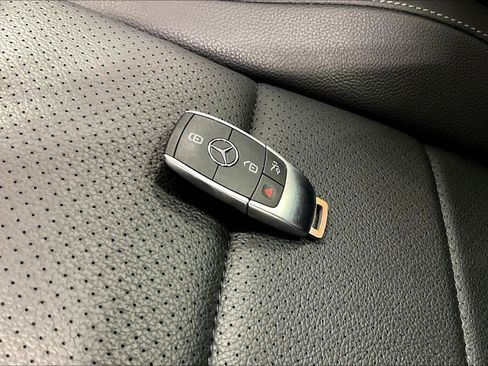 Used 2025 Mercedes-Benz GLE 350 4MATIC image 10