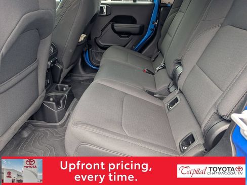 Used 2023 Jeep Gladiator Sport AWD/4WD image 10
