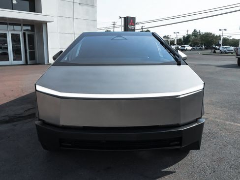 Used 2025 Tesla Cybertruck AWD Crew Cab image 2