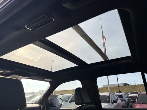 Used 2021 Ford Expedition XLT image 18