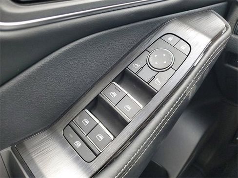 New 2025 Nissan Rogue Platinum w/ Tech Package FWD image 11