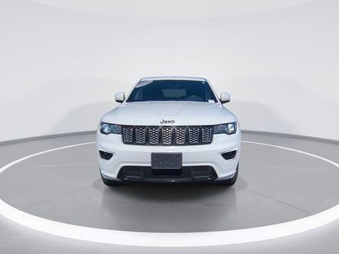 Used 2018 Jeep Grand Cherokee Altitude image 3