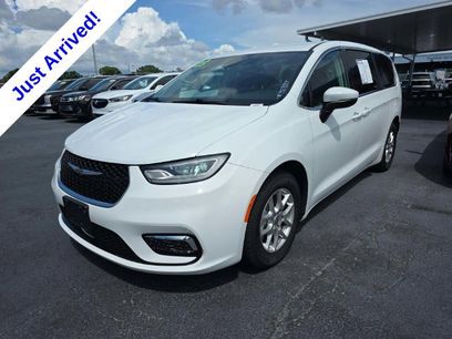 Used 2023 Chrysler Pacifica Touring-L