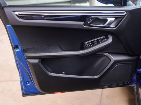 Used 2018 Porsche Macan AWD/4WD image 30