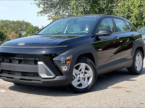 Certified 2026 Hyundai Kona SE FWD image 3