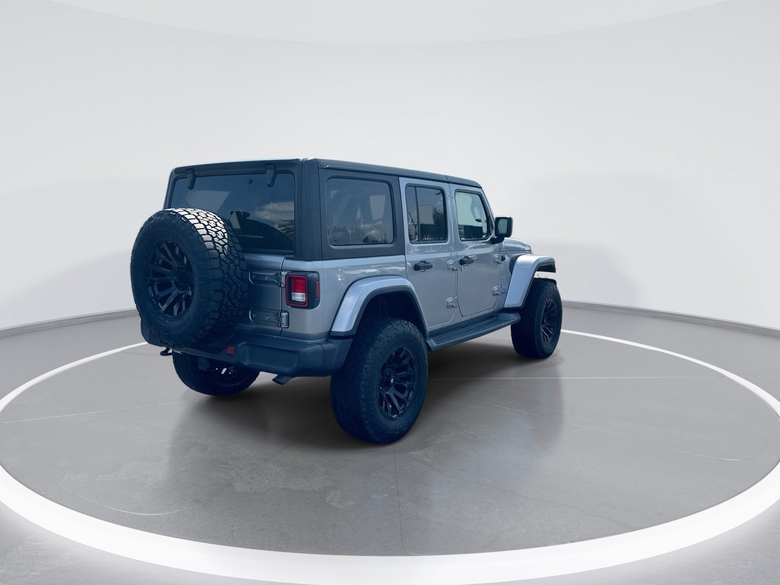 Used 2018 Jeep Wrangler Unlimited Sahara AWD/4WD image 9