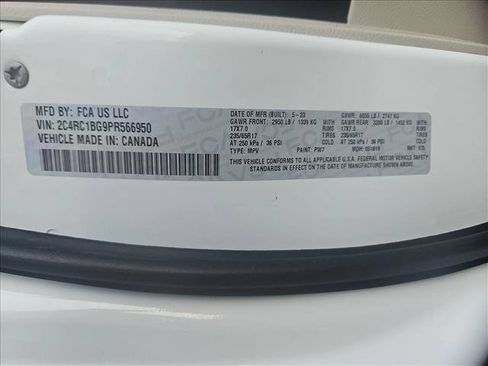 Used 2023 Chrysler Pacifica Touring-L FWD image 26