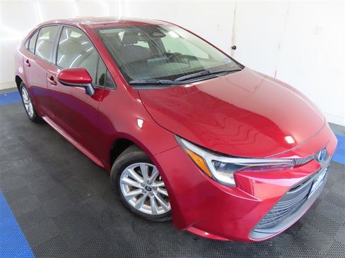 Used 2024 Toyota Corolla LE w/ LE Convenience Package image 5
