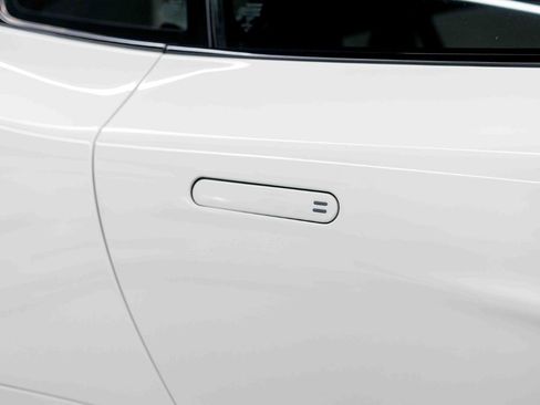 Used 2016 Aston Martin Vanquish Coupe image 17