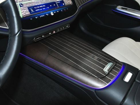 Used 2025 Mercedes-Benz E 450 4MATIC Sedan image 47