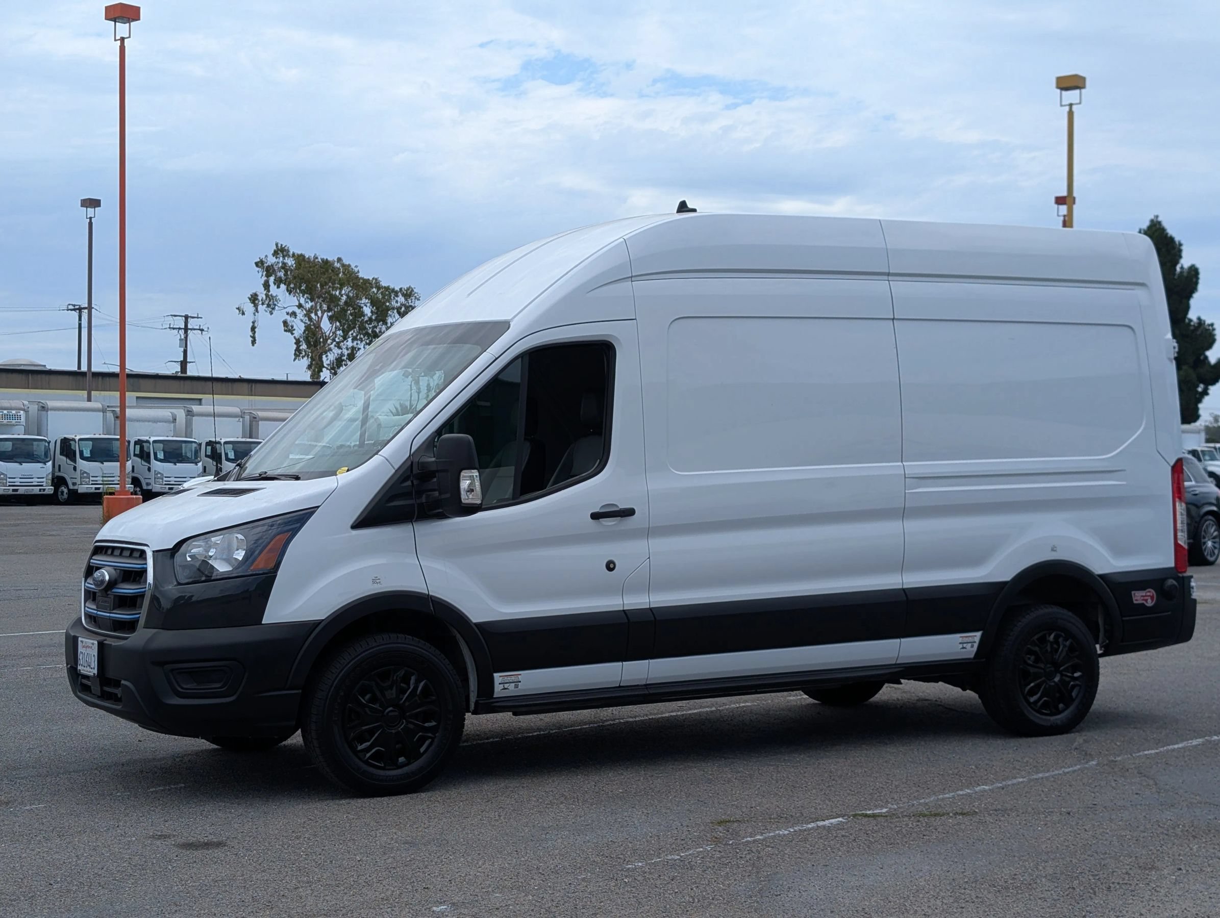 Used 2022 Ford E-Transit 148 High Roof w/ Load Area Protection Package RWD image 5