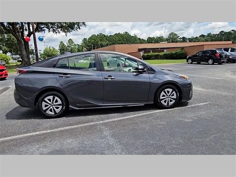 Used 2017 Toyota Prius Three w/ Advanced Technology Package image 32