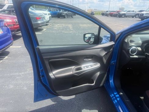 Used 2024 Nissan Versa SR FWD image 15