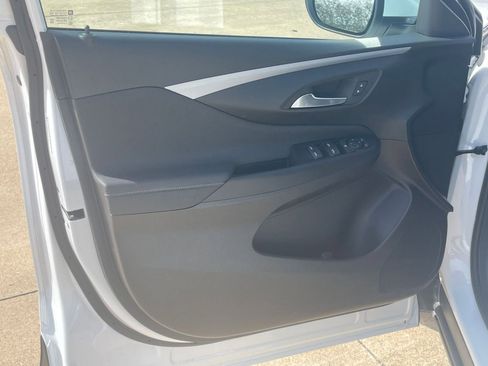 Used 2025 Buick Envista Preferred image 18