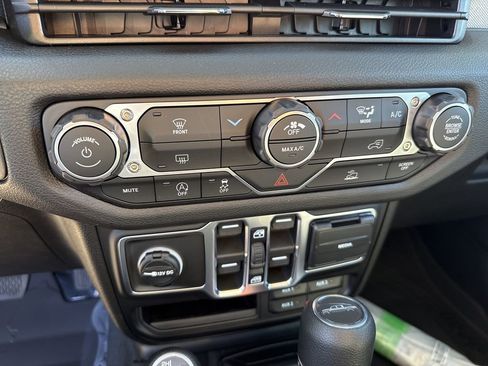 New 2026 Jeep Gladiator Sport image 28