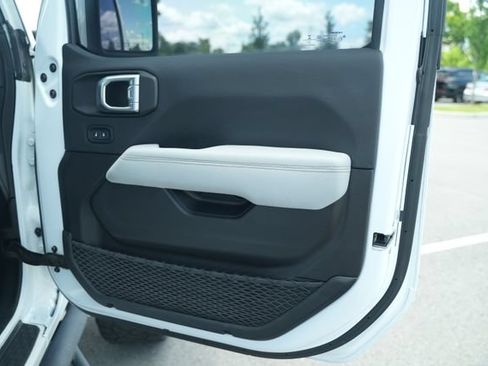 Used 2021 Jeep Gladiator Overland AWD/4WD image 21