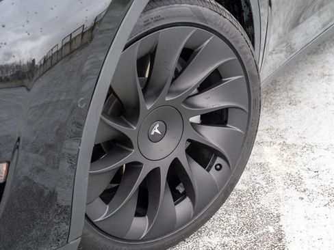 Used 2021 Tesla Model Y Long Range image 13