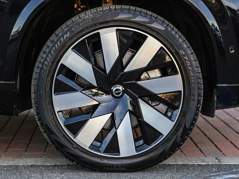 Used 2023 Volvo XC90 T8 Ultimate image 11