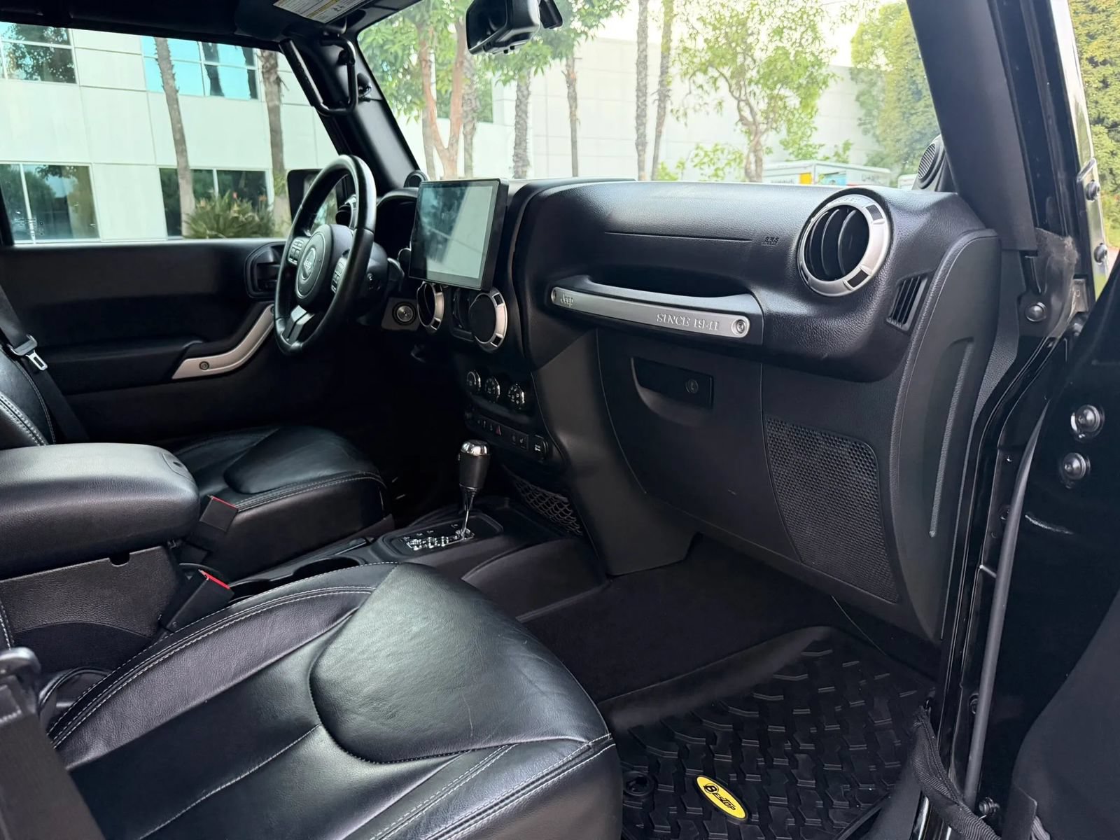 Used 2014 Jeep Wrangler Unlimited Sahara w/ Connectivity Group AWD/4WD image 16