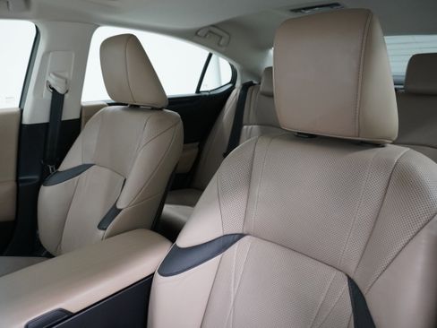 Used 2019 Lexus ES 350 w/ Luxury Package image 10