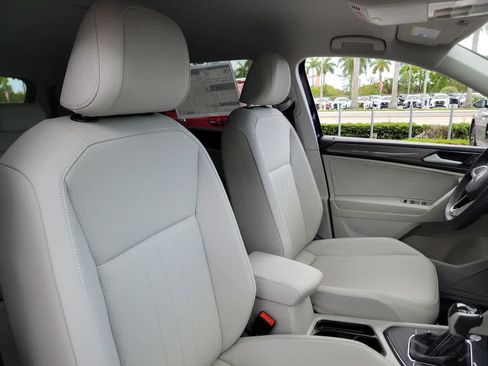 Certified 2023 Volkswagen Tiguan SE FWD image 30