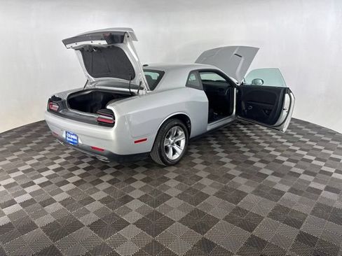 Used 2022 Dodge Challenger SXT RWD image 18