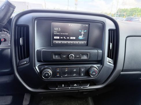 Used 2018 Chevrolet Silverado 1500 Custom w/ Custom Value Package RWD image 11