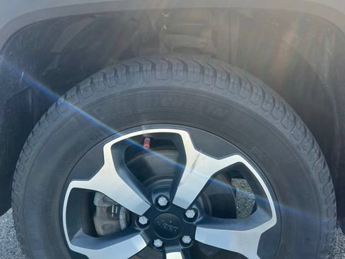 Used 2021 Jeep Renegade Trailhawk w/ Sun & Sound Group AWD/4WD image 12