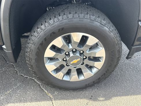 Used 2023 Chevrolet Silverado 2500 Custom w/ Custom Value Package image 13