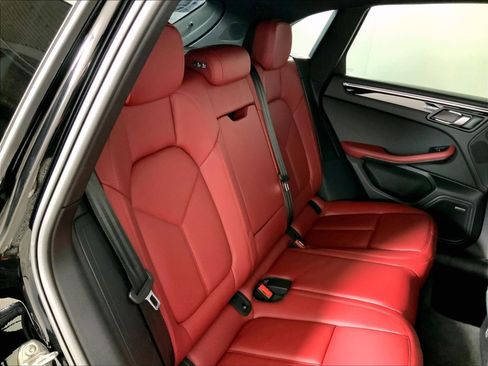 Certified 2026 Porsche Macan AWD/4WD image 19