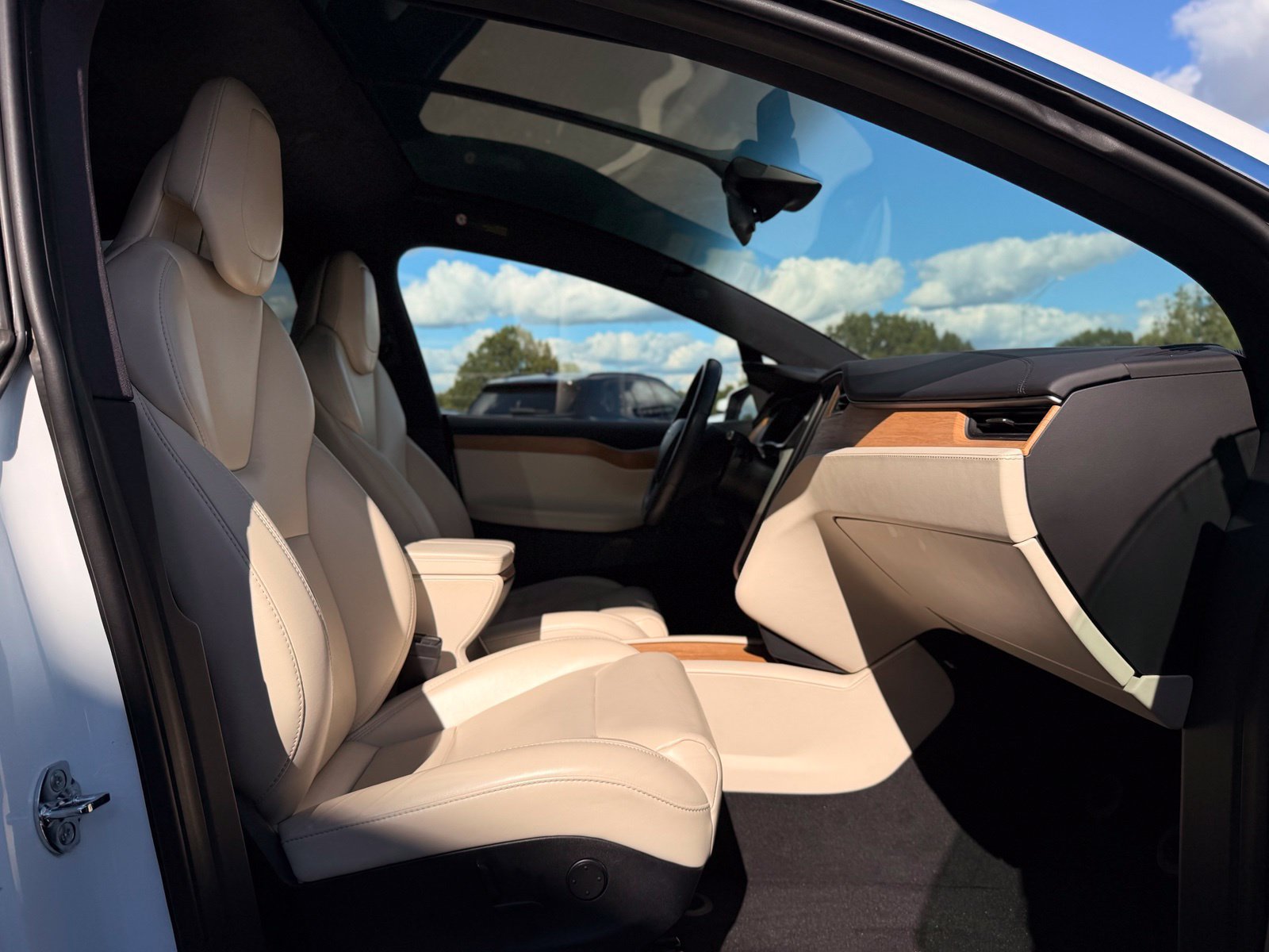 Used 2019 Tesla Model X 75D AWD/4WD image 38