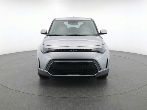 Used 2025 Kia Soul LX w/ LX Technology Package FWD image 2