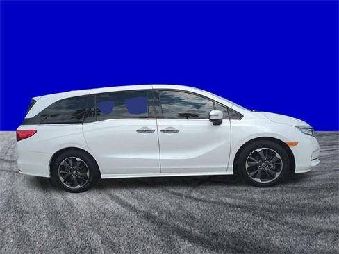 Used 2023 Honda Odyssey Elite image 3
