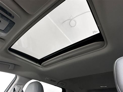 Certified 2024 Toyota Sienna XLE FWD image 6