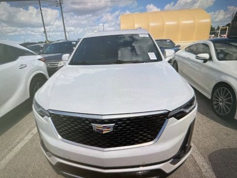 Used 2022 Cadillac XT6 Luxury image 3