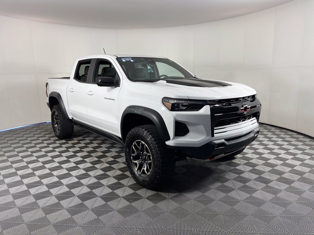 Certified 2024 Chevrolet Colorado ZR2 w/ ZR2 Convenience Package III AWD/4WD image 19
